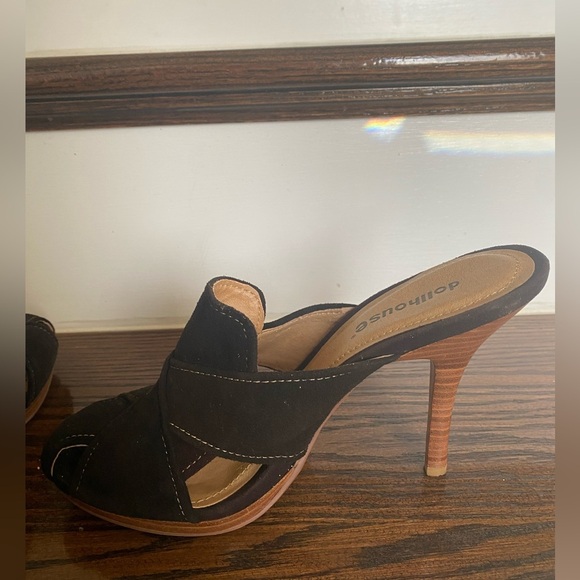 Women’s Dollhouse Size 9 shoes - Picture 12 of 16